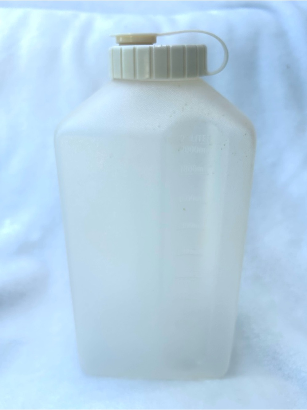 Rubbermaid Servin Saver 2 quart pitcher container beige cover 90s vintage